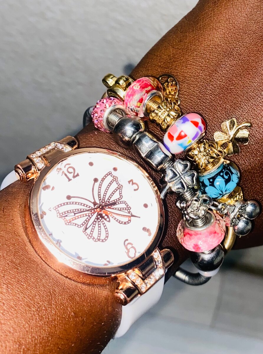 Montre élégante papillon