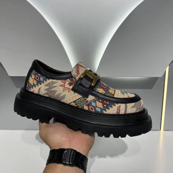 Chaussures en cuir ethniques