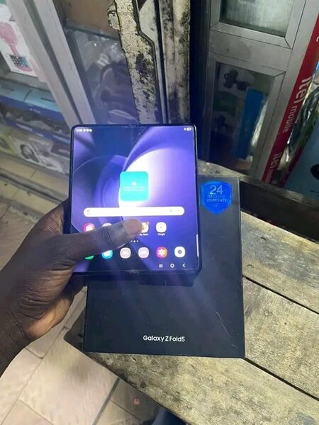 Samsung Galaxy Z Fold 5G