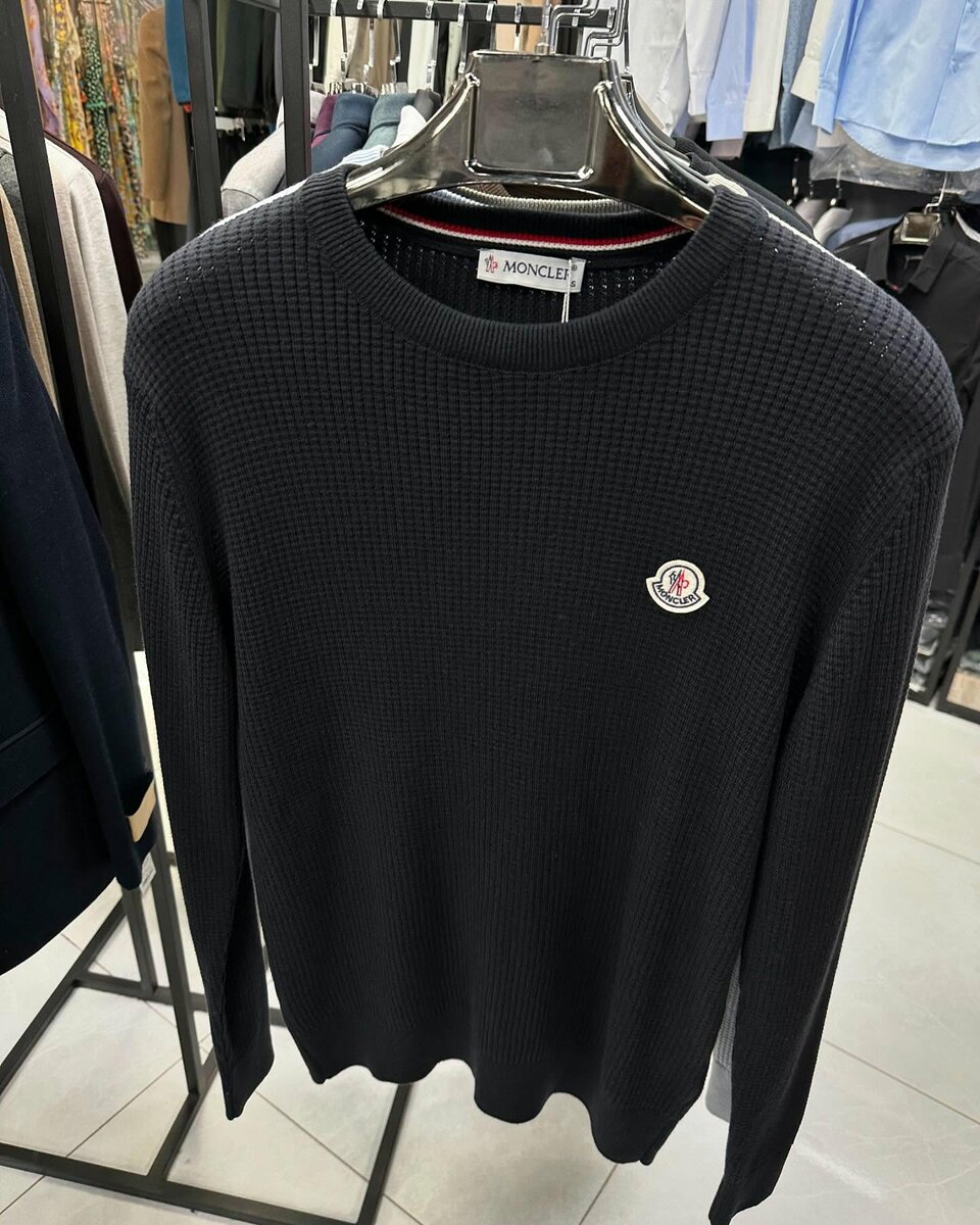 Шикарные кофты Moncler