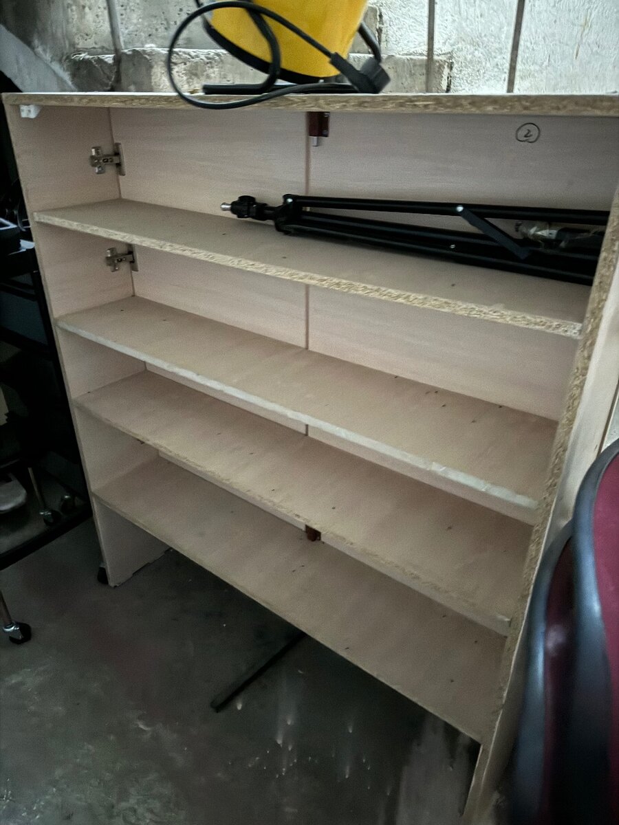 Подвесной шкаф