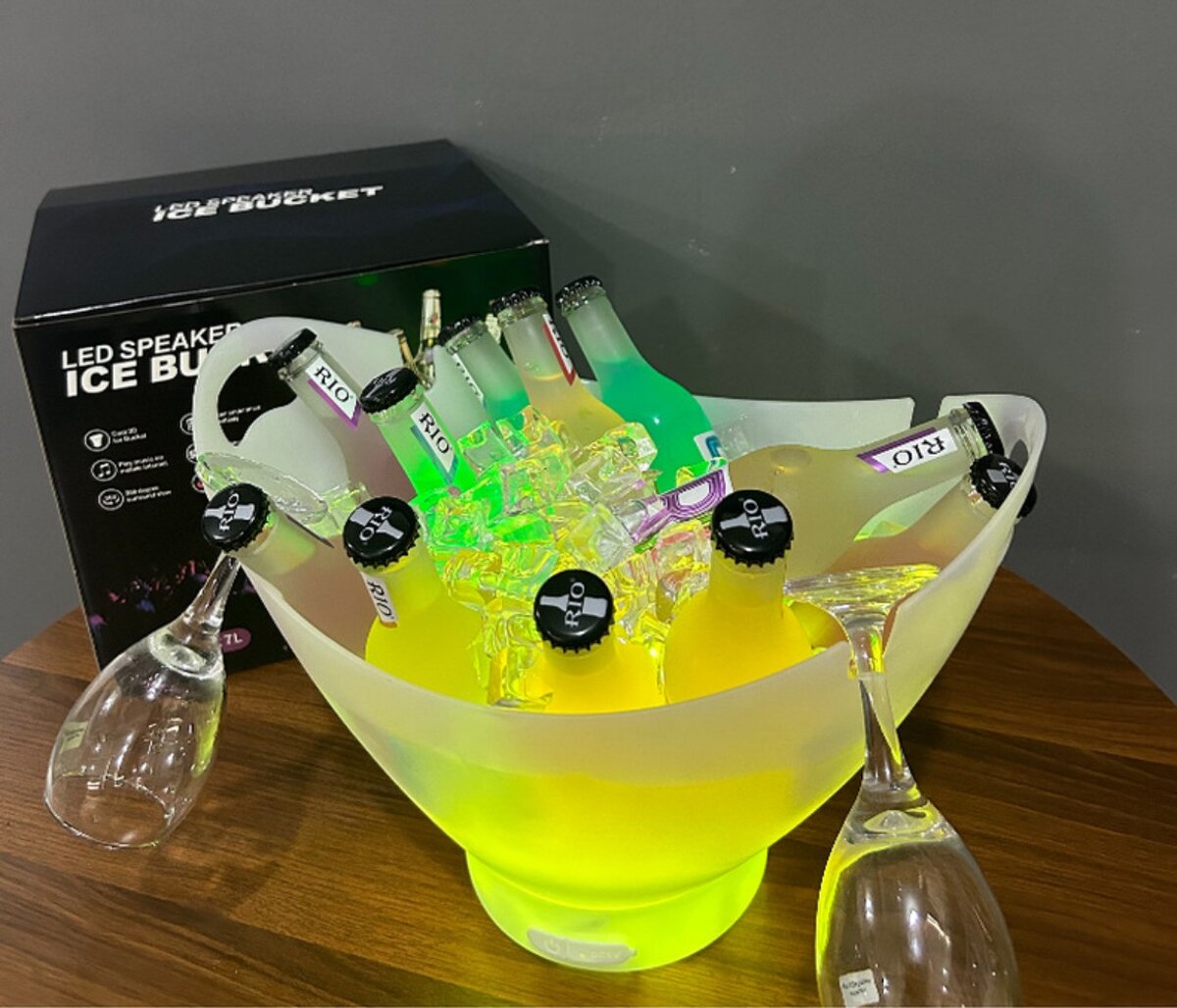 Ice busket with Bluetooth