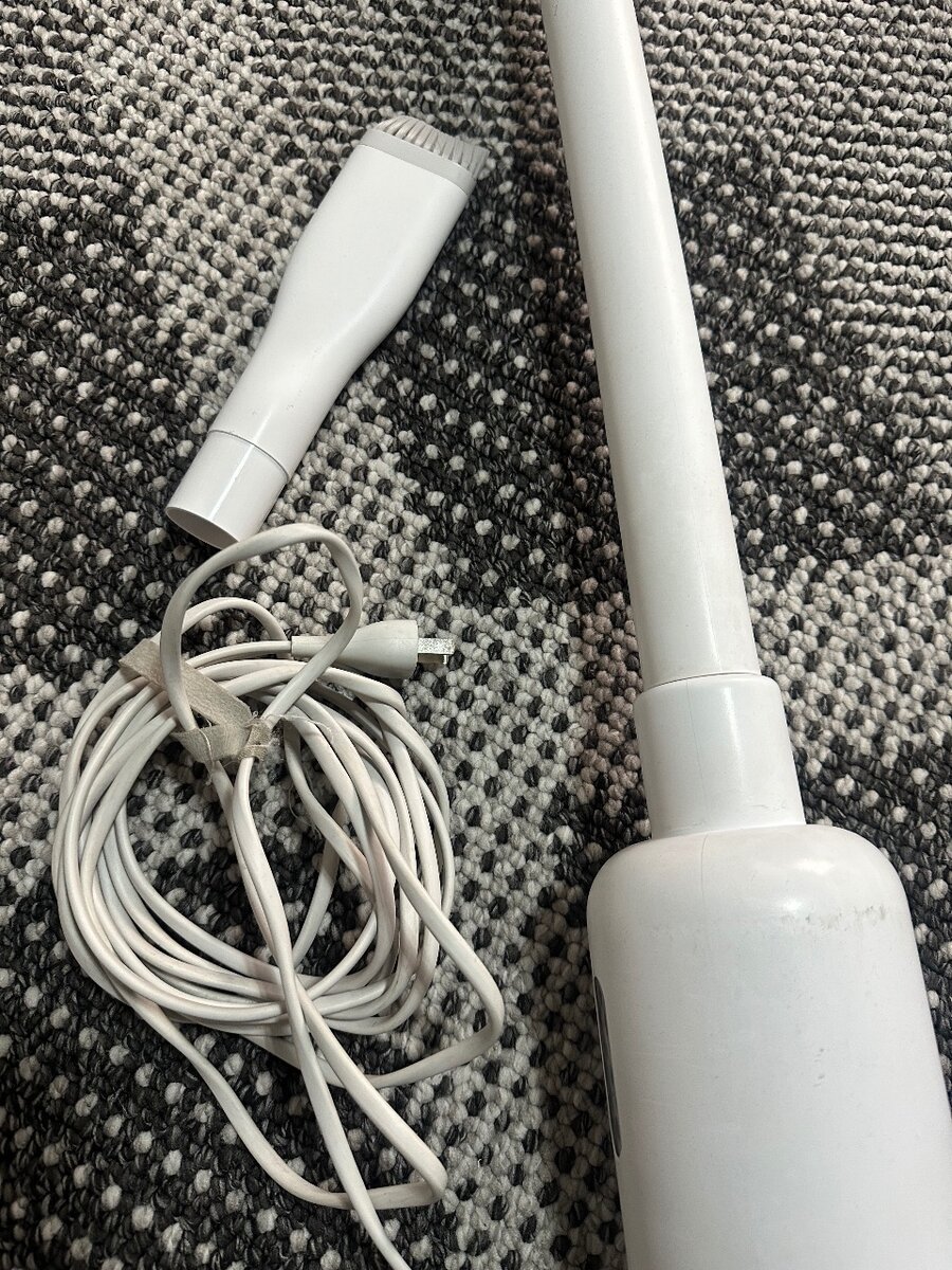 Пылесос в хорошем состоянии работает исправно