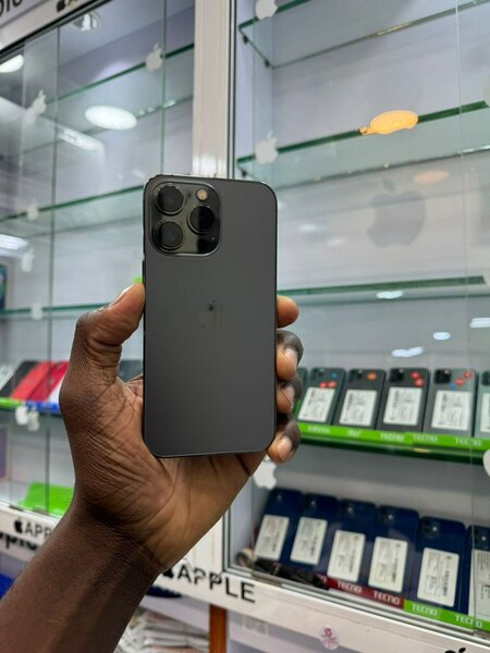 iPhone 13 pro écran et batterie changer tout passe propre 28