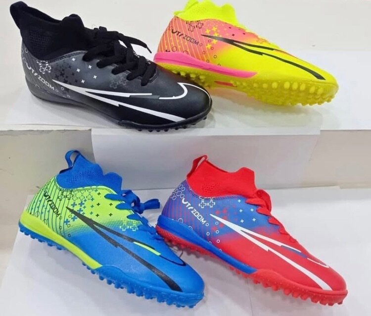 Futsal/tack boots