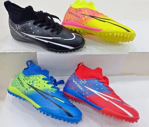 Futsal/tack boots