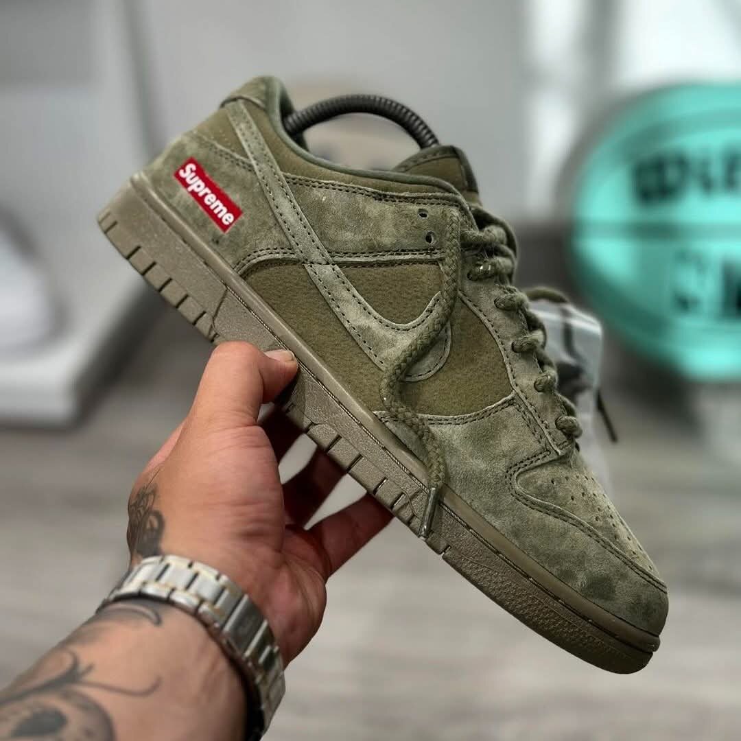 Dunk Low x Suprême