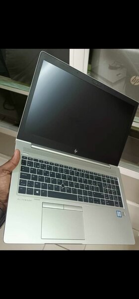 HP ELITEBOOK 840 G6 CORE I5 -865 (8ème génération)