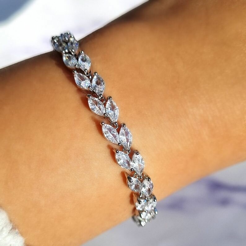 Leaf style bracelet