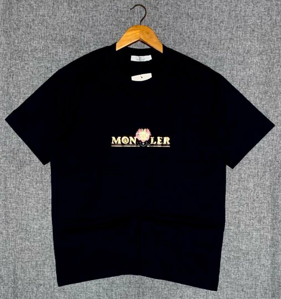 T-shirt noir élégant