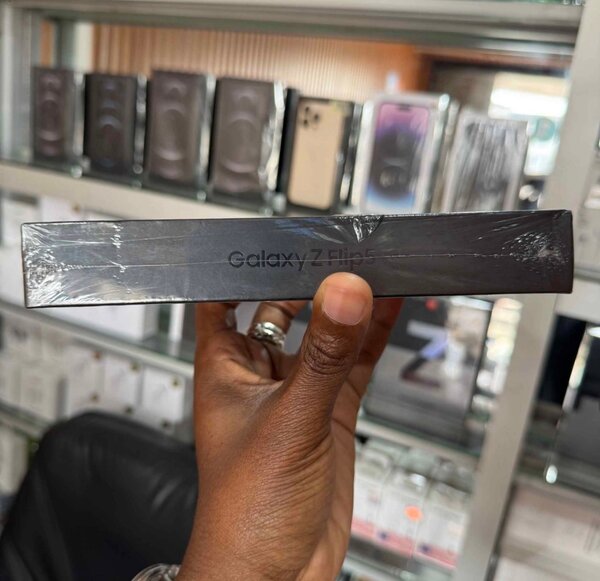 Samsung Galaxy Z flip 5 256/8