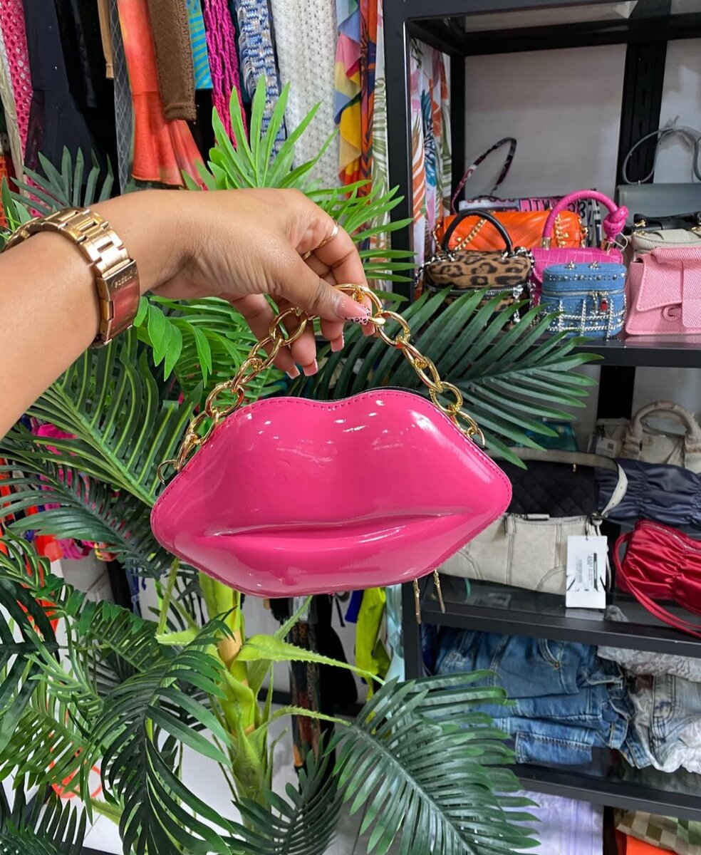 Lip shape crossbody bag