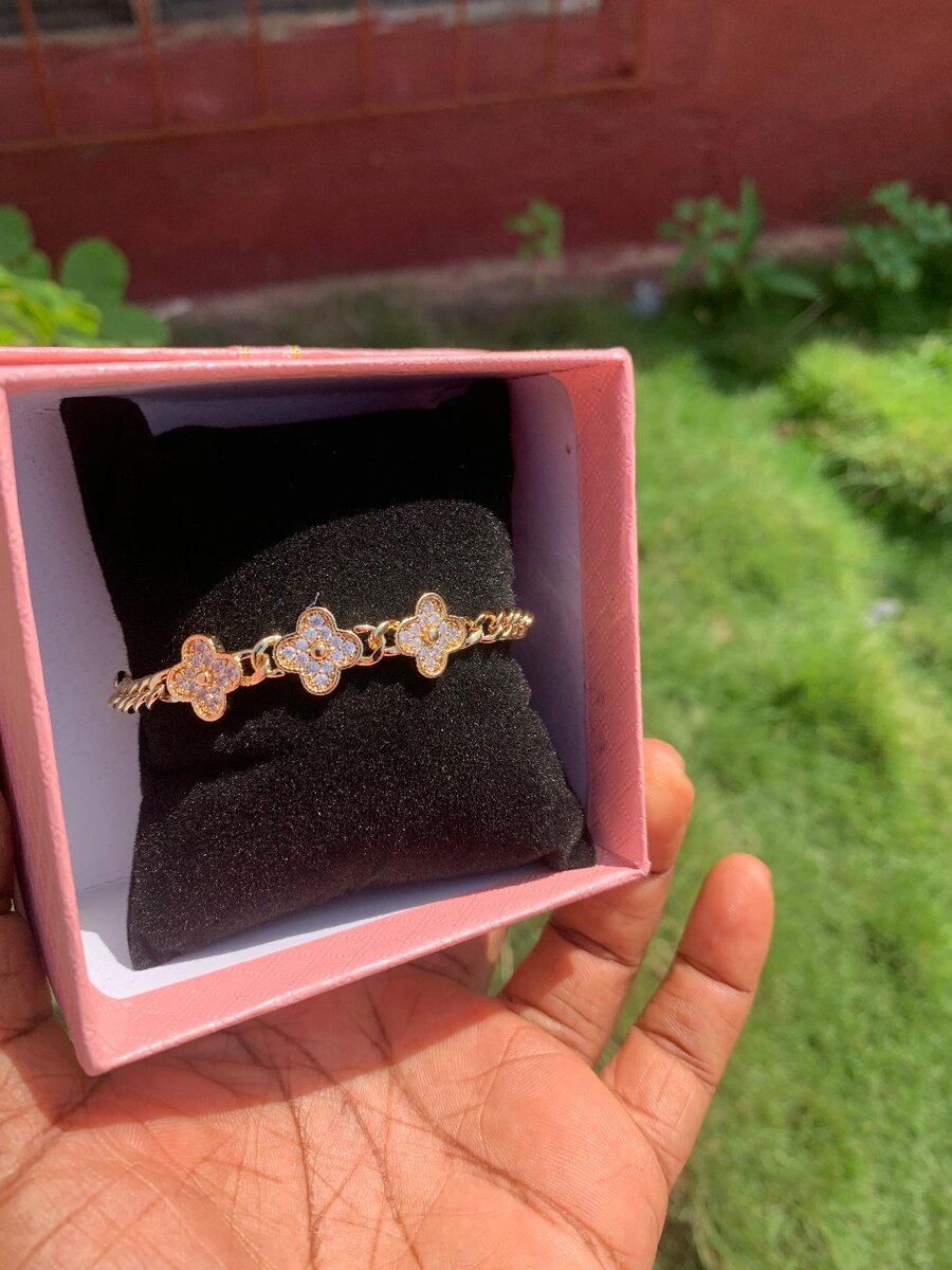 Pearl Clover Bracelet