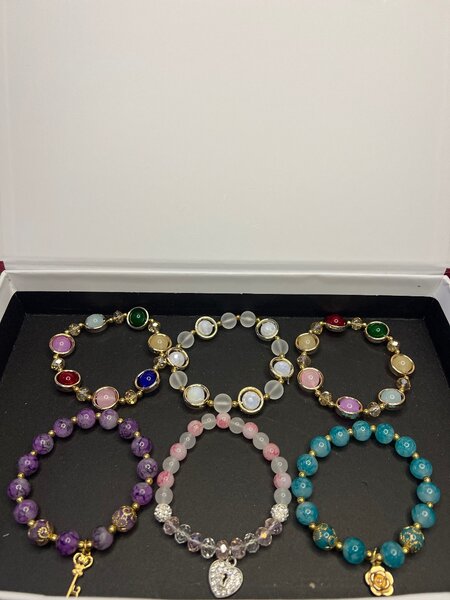 Bracelets colorés en perles