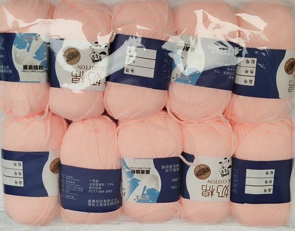 Fil à tricoter rose doux