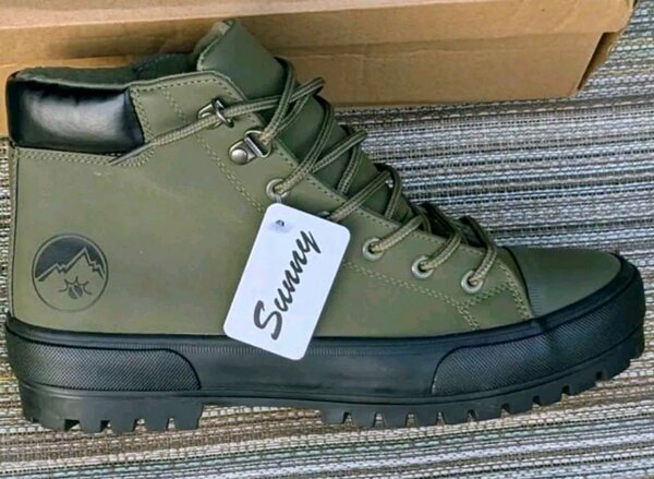 Sunny boots