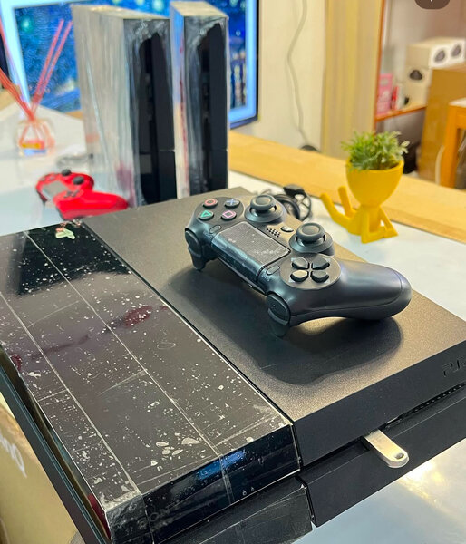 PS4 Standard with Installed games . 7 installed 500GB One wi