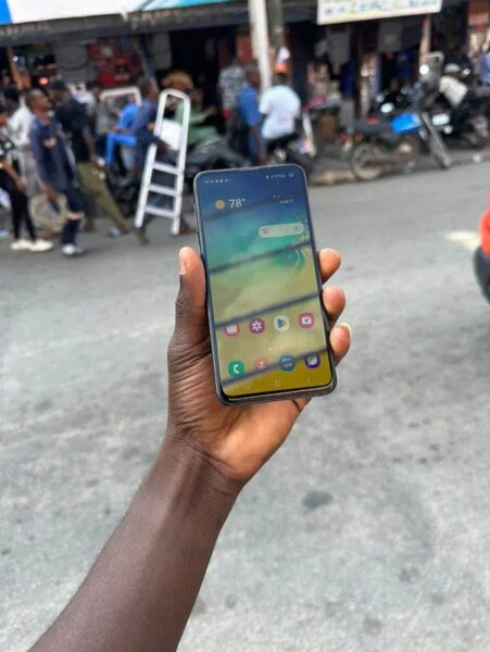 Samsung S10E