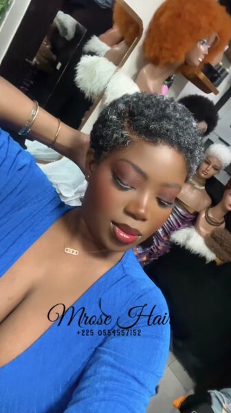 Afro petit garçon plat