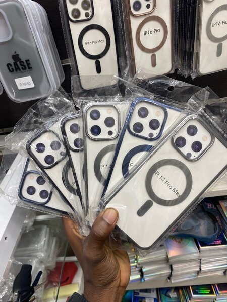 Coques MagSafe iPhone 14 Pro Max