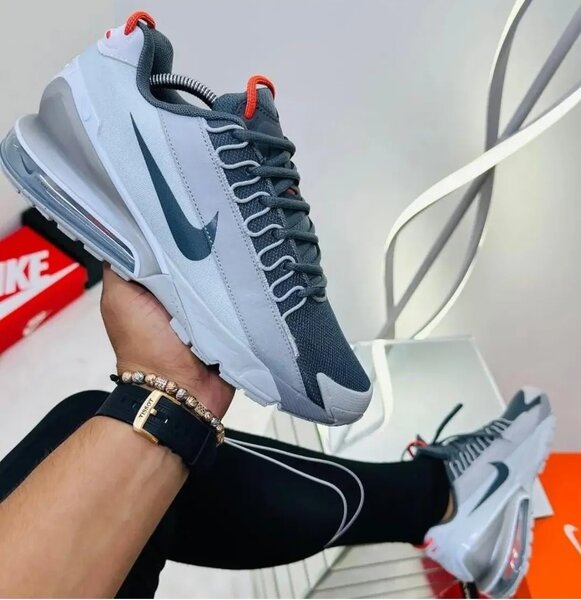 Nike grises tendance