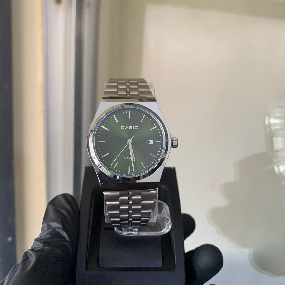 Montre Casio fond vert