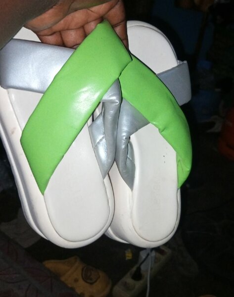 Sandales Élégantes en Fourrure et Similicuir