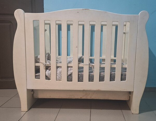 Lit bébé en bois élégant