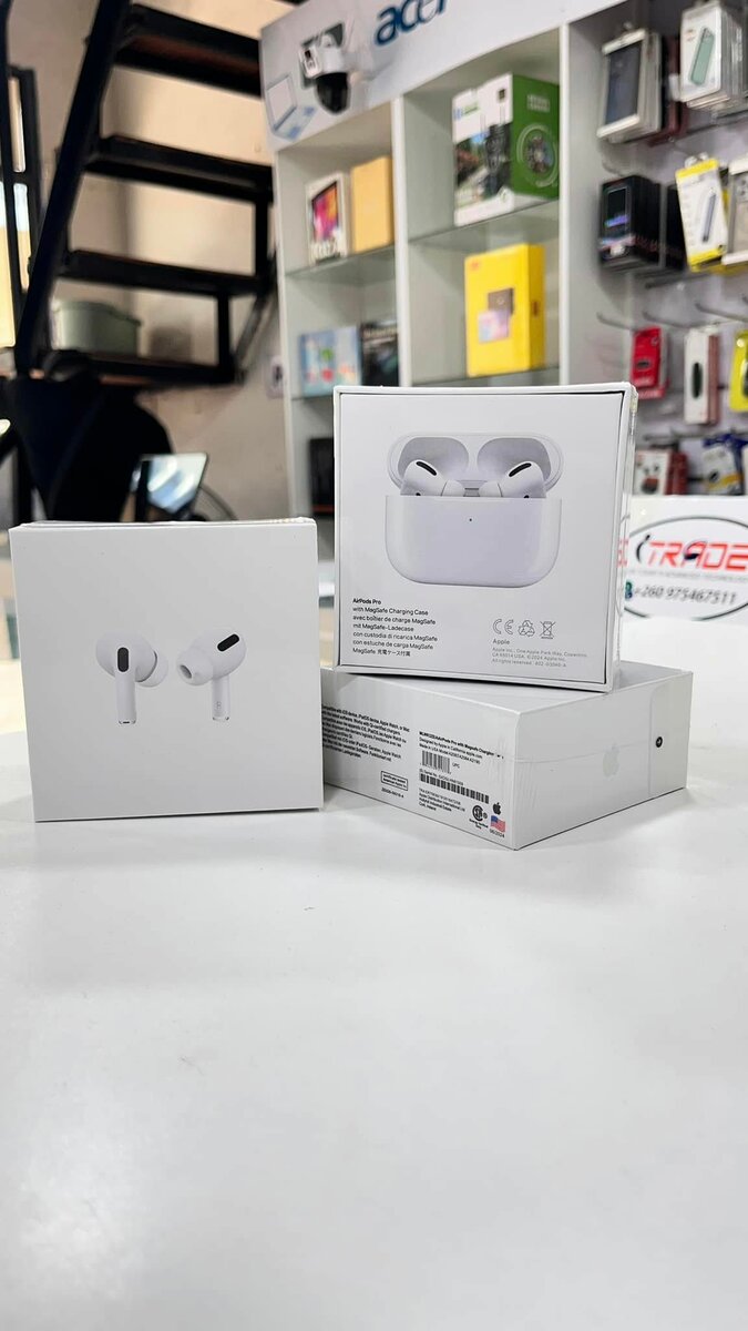 Apple AirPods Pro (with MagSafe Charging Case)