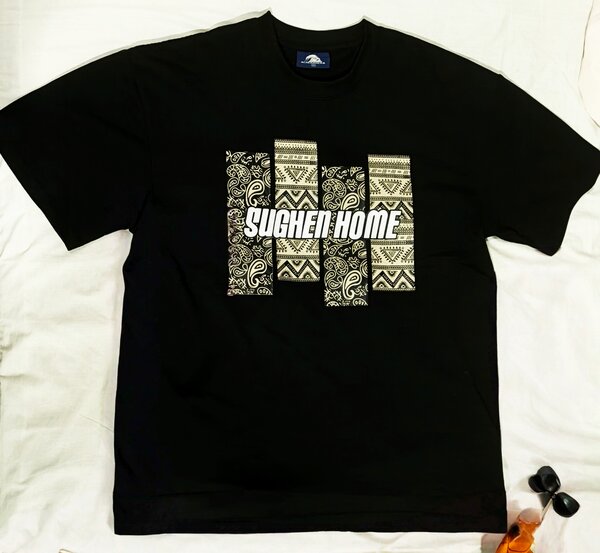 T-shirt noir graphique