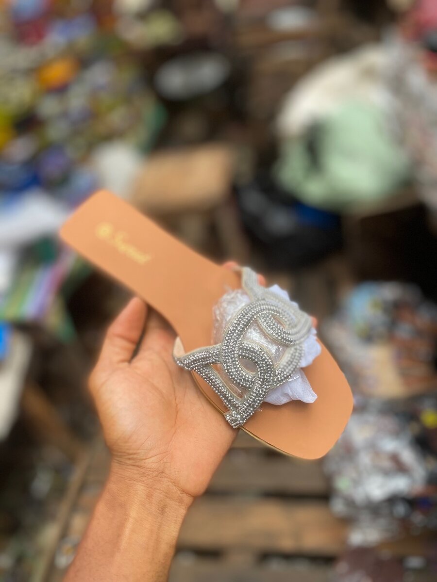 Sandales élégantes perlées