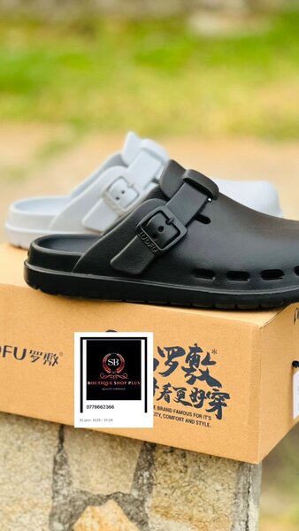 Sandales de luxe authentique en gomme avec sa boîte