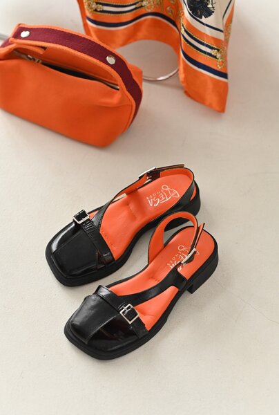 Босоножки в классическом стиле