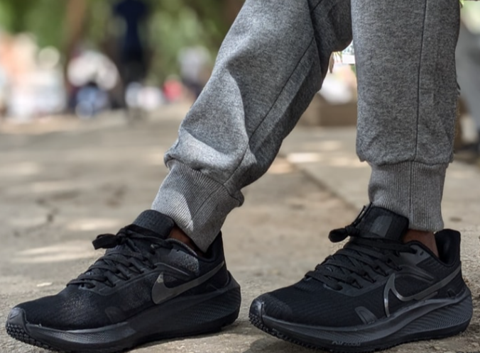 NIKE WOMENS AIR ZOOM PEGASUS SNEAKERS