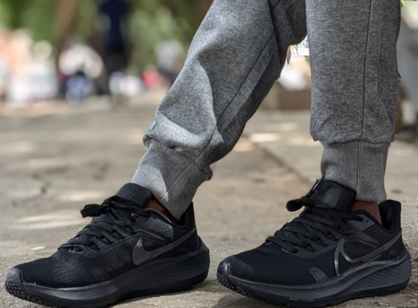 NIKE WOMENS AIR ZOOM PEGASUS SNEAKERS