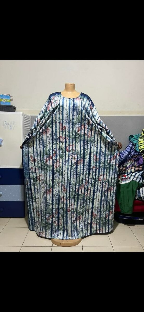 Robe disponible a 9000fr