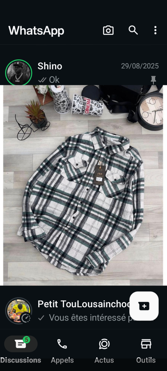 Chemise à carreaux moderne