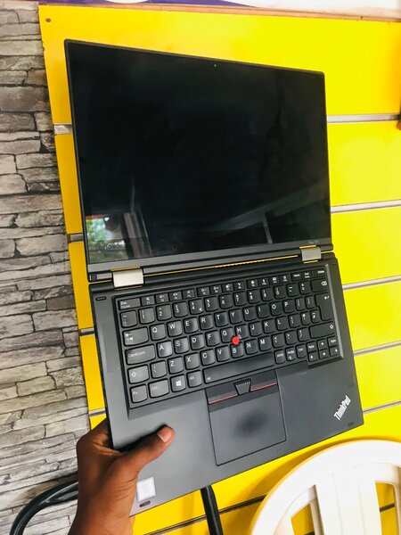 L E N O V O Yoga 370