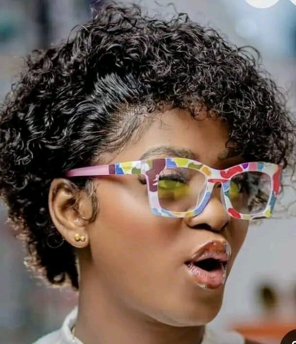 Perruque naturelle effet mouillé