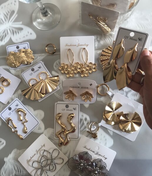 Boucles d'oreilles dorées tendance