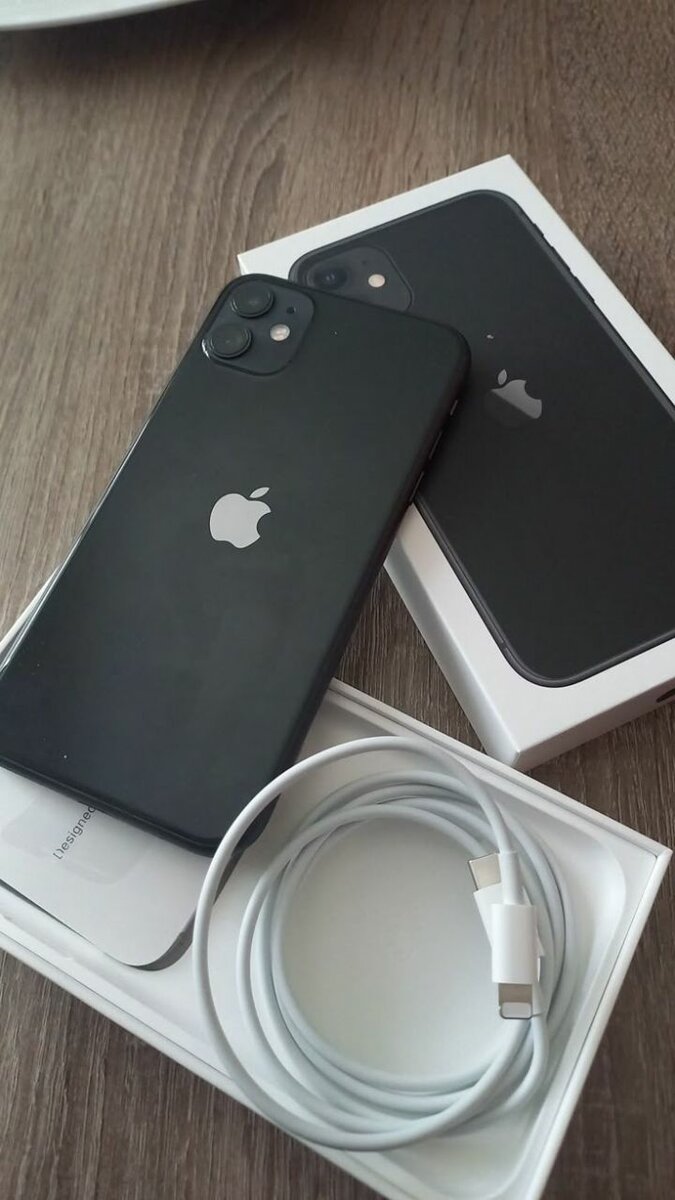 iPhone 11 Noir avec Accessoires