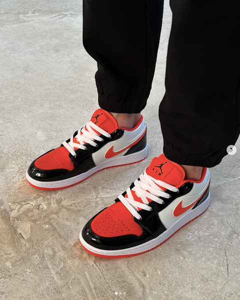 Кроссовки Nike WMNS AIR JORDAN 1 LOW белый, красный, черный