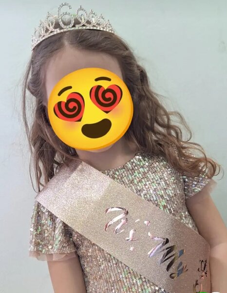 Couronne et écharpe d'anniversaire