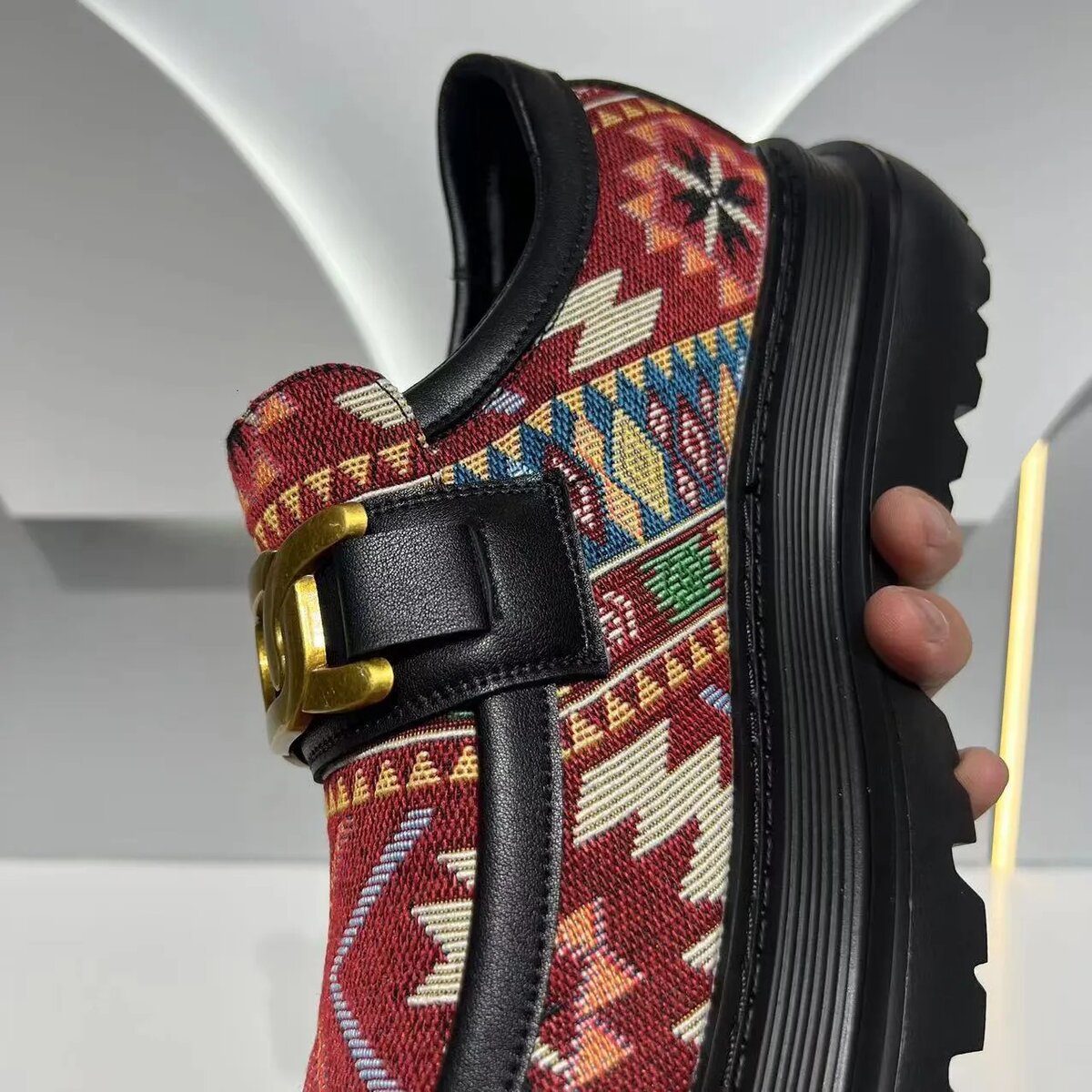 Mocassins à motif ethnique