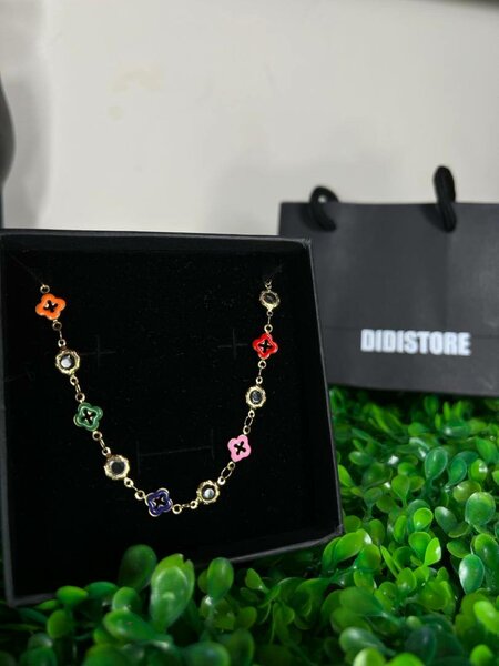 Collier floral multicolore élégant