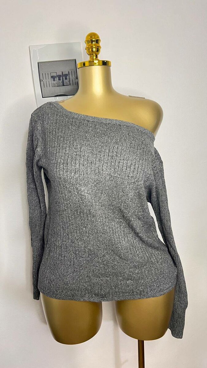 Pull gris asymétrique