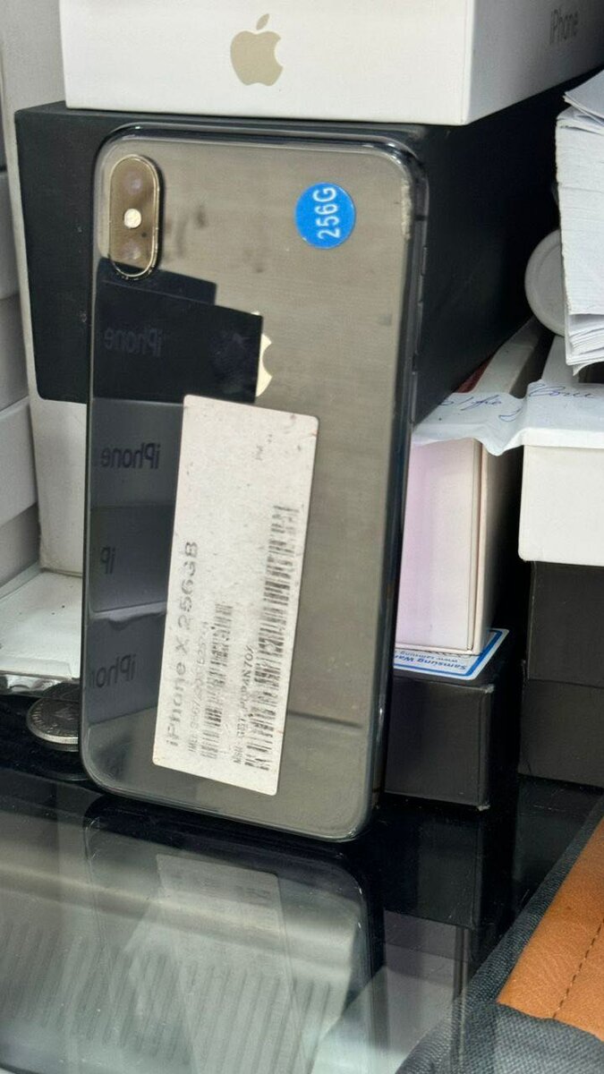 *iphone X 256giga second main propre :