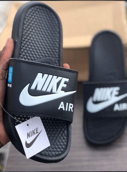 Claquette nike