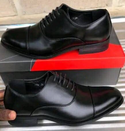 Chaussures habillées en cuir noir