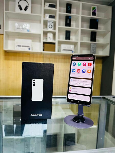 SAMSUNG GALAXY S23